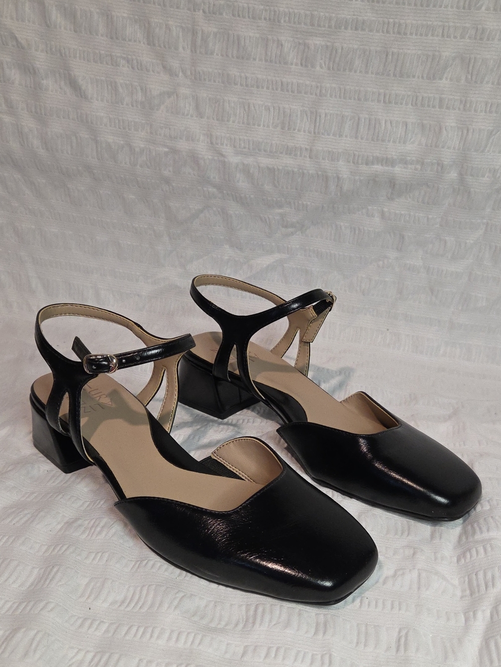 Naturalizer Hattie Strappy Dress Pump Black Faux Leather Size 7M NWOT
